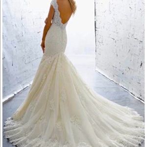 Ivory wedding dress